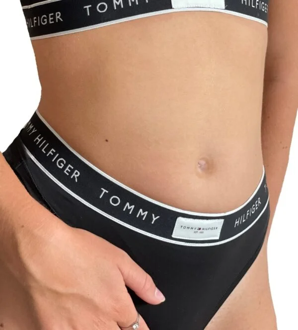 Dámské tanga Tommy Hilfiger UW0UW04812